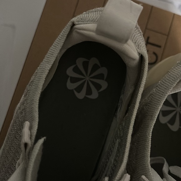 Women’s light bone vapormax 2021 flyknit - Picture 7 of 13